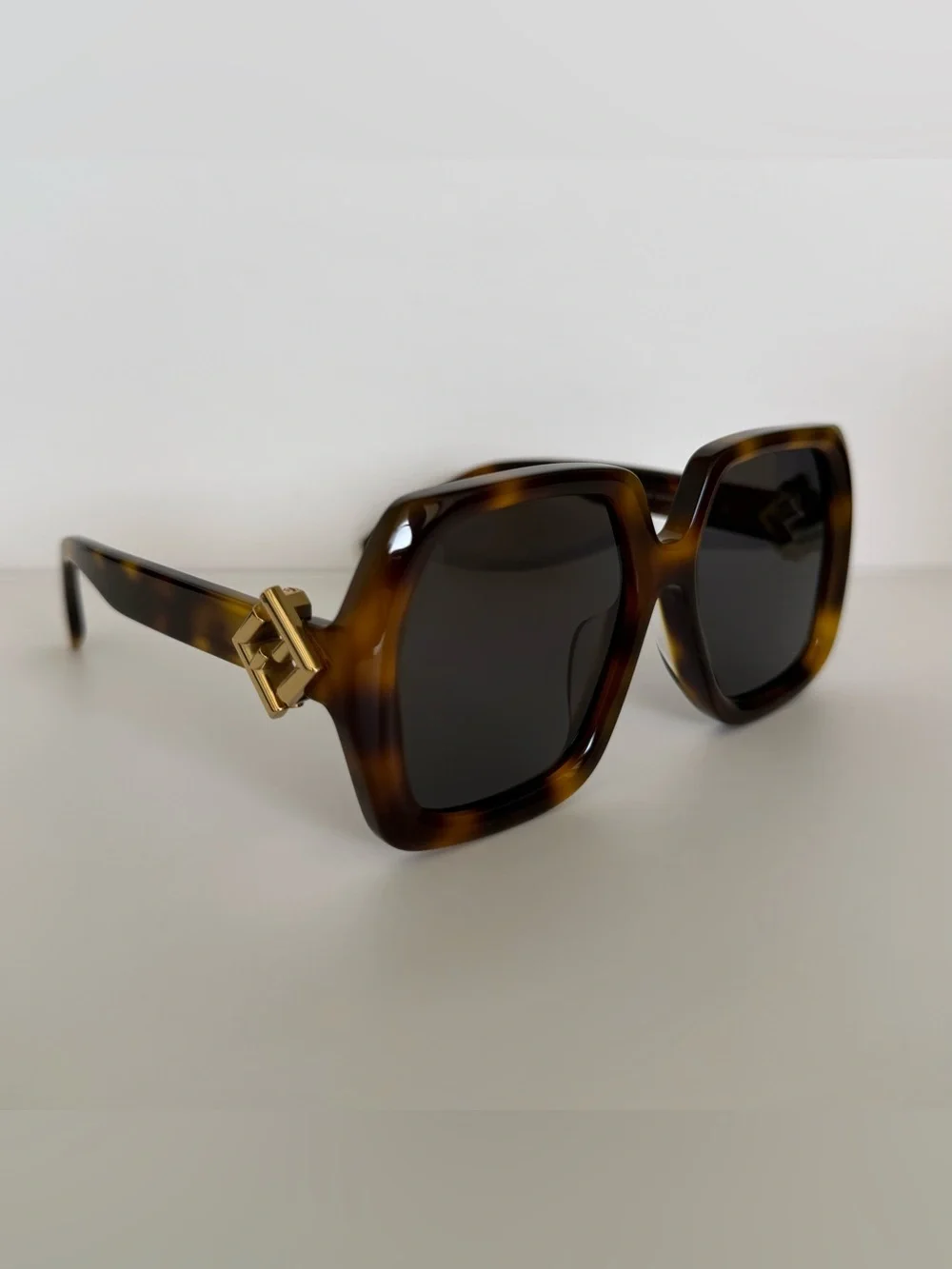 NEW!!! Fendi oversized women sunglasses FE40139F 53A Authentic